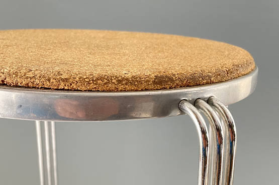 ☑️Alpax (Lightalloys Ltd) Stool, England, c1930’s
The original cork pad on a cast aluminium seat supported on four legs