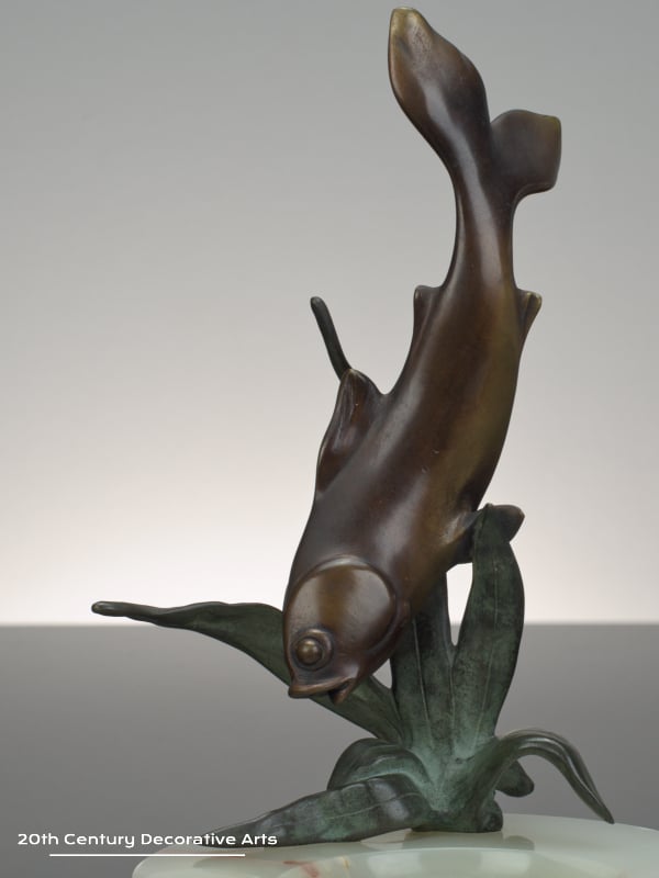  Zoltan Kovats - An Art Deco patinated bronze sculpture Poisson, France circa 1925, the bronze fish mounted on an onyx vide-poche.