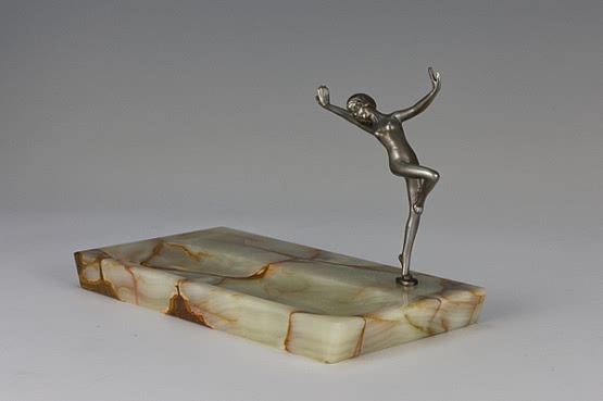 ☑️ 20th Century Decorative Arts |art deco dancing lady figurine For Sale